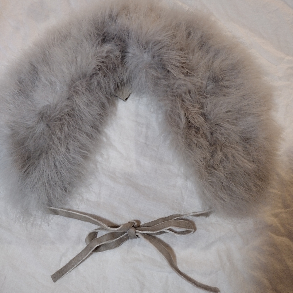 Hoss Introbia Real Turkey Feather Down Fur Scarf  Collar Tie On Gray NWT